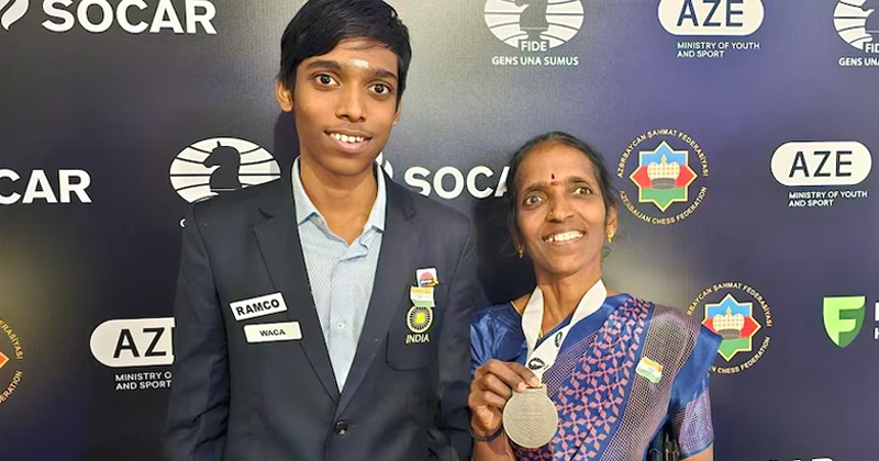 ഈ മെഡൽ അമ്മയ്ക്ക് ; പ്രജ്ഞ തനിക്ക് ലഭിച്ച മെഡൽ അമ്മയുടെ കഴുത്തിൽ അണിയിച്ചു; രണ്ടാം സ്ഥാനത്തിൽ സന്തോഷവാനെന്നും പ്രജ്ഞ