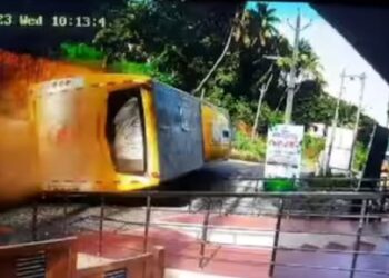 പാലക്കാട് ബസ് അപകടം; അലക്ഷ്യമായ ഡ്രൈവിംഗ്, ഡ്രൈവർക്കെതിരെ കേസ്