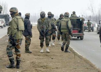 ജമ്മു കശ്മീരിൽ വീണ്ടും ഏറ്റുമുട്ടൽ ; മൂന്ന് സൈനികർക്ക് വീരമൃത്യു