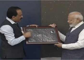 ശാസ്ത്രജ്ഞരെ അഭിനന്ദിച്ച് പ്രധാനമന്ത്രി; വിക്രം ലാൻഡർ ഇറങ്ങിയ സ്ഥലം ഇനി ‘ശിവശക്തി’