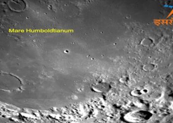 ചന്ദ്രോപരിതലത്തിന്റെ ചിത്രങ്ങള്‍ പുറത്തുവിട്ട് ഇസ്രോ; സേഫ് ലാന്‍ഡിംഗിന് തയ്യാറെടുത്ത് ചന്ദ്രയാന്‍ 3