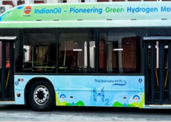 ഇന്ത്യയിലെ ആദ്യത്തെ ഹൈഡ്രജൻ  ബസ് കേന്ദ്രമന്ത്രി ഹർദീപ് സിങ് പുരി പുറത്തിറക്കി