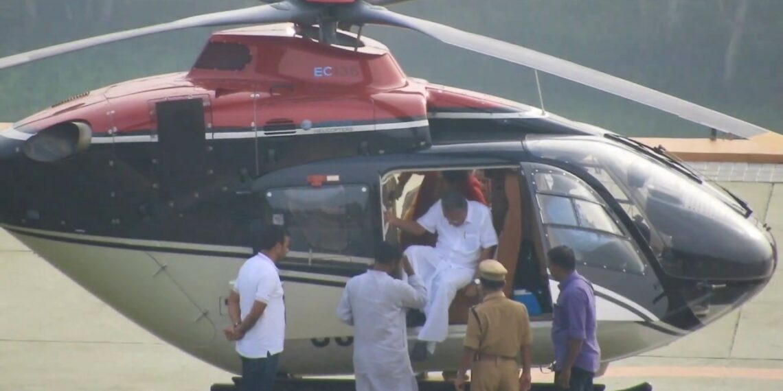 പിണറായിക്ക് പറക്കാൻ ഹെലികോപ്റ്റർ എത്തി, വാടക 25 മണിക്കൂറിന് 80 ലക്ഷം