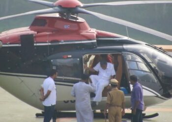 പിണറായിക്ക് പറക്കാൻ ഹെലികോപ്റ്റർ എത്തി, വാടക 25 മണിക്കൂറിന് 80 ലക്ഷം