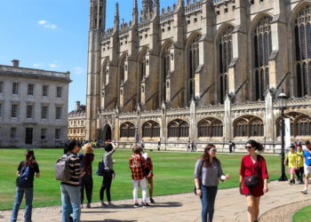 മലയാളികളുടെ യുകെ സ്വപ്നത്തിന് തിരിച്ചടി; വിദ്യാർത്ഥി,സന്ദർശന  വിസാ നിരക്കുകൾ വർധിപ്പിച്ചു