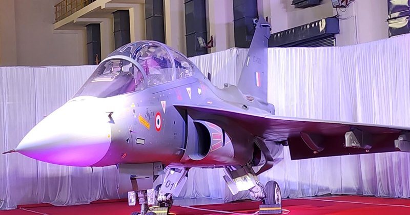 ആത്മ നിർഭര ഭാരത് : ‘പുതിയ തേജസ്’ യുദ്ധവിമാനങ്ങൾ വ്യോമസേനയ്ക്ക് കൈമാറി