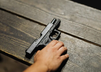 കോഴിക്കോട് യുവാവിന് വെടിയേറ്റ നിലയിൽ; തലയ്ക്ക് ഗുരുതര പരിക്ക്