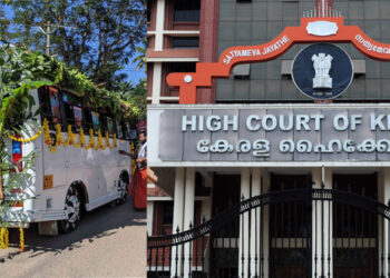 പൂക്കളും ഇലകളും വെച്ച് അലങ്കരിച്ച വാഹനങ്ങ​​ൾ തീർത്ഥാടനത്തിന് വേണ്ട; പിഴ ഈടാക്കണമെന്ന് നിർദേശിച്ച് ഹൈക്കോടതി