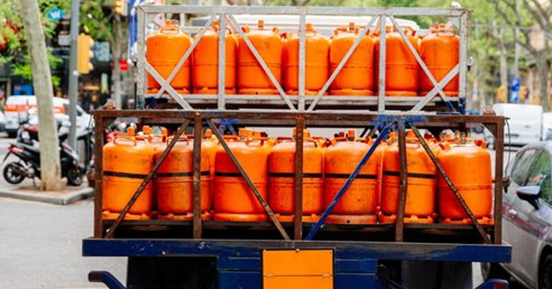 പാചകവാതക വിതരണം പ്രതിസന്ധിയിലേക്ക്; അനിശ്ചിതകാല പണിമുടക്ക് പ്രഖ്യാപിച്ച് എൽ പി ജി സിലിണ്ടർ ട്രക്ക് ഡ്രൈവർമാർ 