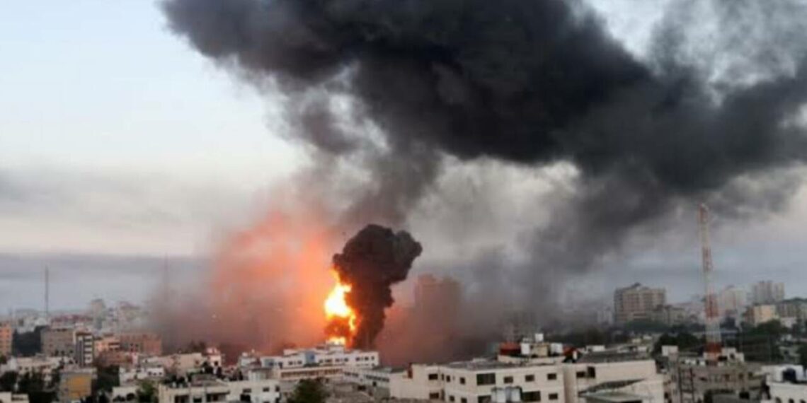 ‘ഓപ്പറേഷൻ അയൺ സ്വാർഡ്സ്’; 20 മിനിറ്റിൽ പതിച്ചത് 5000 റോക്കറ്റുകൾ ഇന്ത്യൻ പൗരന്മാർക്ക് ജാഗ്രത നിർദ്ദേശം