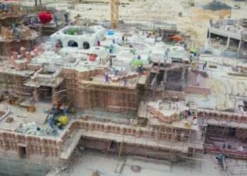 വെള്ള മാര്‍ബിളിലും ചെങ്കല്‍ നിറത്തിലുള്ള മണല്‍ക്കല്ലുകളിലും ഒരുങ്ങുന്നു: അബുദാബിയിലെ അതിമനോഹര ഹിന്ദു ക്ഷേത്രം