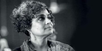 ‘ആസാദി-ദി ഓണ്‍ലി വേ’ – അരുന്ധതി റോയിയെ വിചാരണ ചെയ്യാന്‍ ഡല്‍ഹി ഗവര്‍ണറുടെ അനുമതി