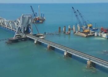 പാമ്പന്‍ ദ്വീപിനെയും രാമേശ്വരത്തെയും ബന്ധിപ്പിക്കുന്ന 2.07 കിലോമീറ്റർ നീളത്തിൽ പുതിയ പാമ്പൻ പാലം