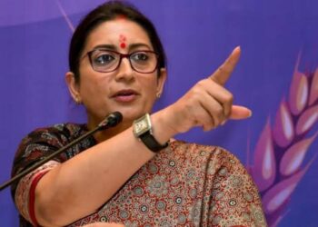 ‘അമേഠിയില്‍ മാത്രമായി മത്സരിക്കാന്‍ രാഹുലിന് ധൈര്യമുണ്ടോ?’ – സ്മൃതി ഇറാനി