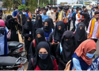ഹിജാബ് ധരിക്കാമെന്ന് കർണാടക സർക്കാർ 