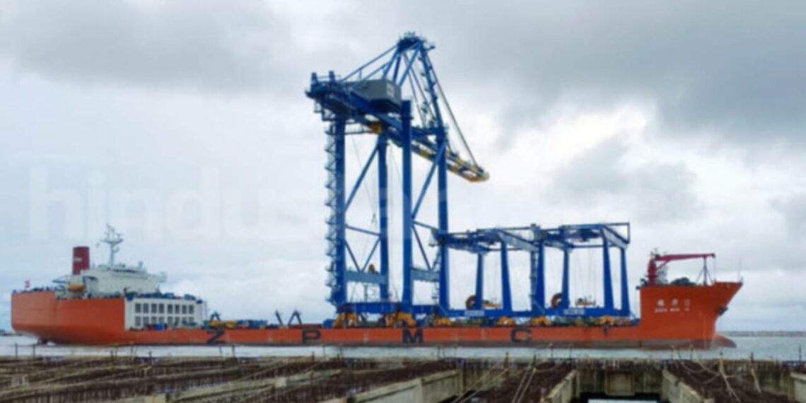 ഷെൻഹുവ 15 ൽ നിന്ന് മൂന്നാമത്തെ ക്രെയിനും ബർത്തിലിറക്കി – നാളെ മടക്കം