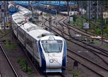 മറ്റു ട്രെയിനുകളുടെ വഴി മുടക്കുന്നത് വന്ദേ ഭാരതല്ല; ട്രെയിനുകൾ ഓടുന്നത് കൃത്യസമയത്ത്