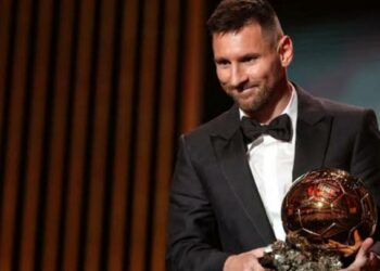എട്ടാം തവണയും ബാലണ്‍ ദ് ഓര്‍ തിളക്കത്തില്‍ മെസ്സി; എമി മാര്‍ട്ടിനെസ് മികച്ച ഗോള്‍ കീപ്പര്‍