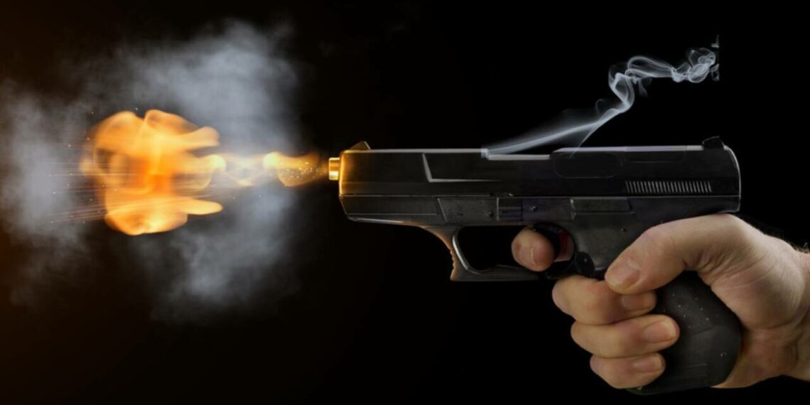 കണ്ണൂർ ചിറക്കലിൽ പ്രതിയെ പിടിക്കാനെത്തിയ പൊലീസ് സംഘത്തിന് നേരെ വെടിവെപ്പ്