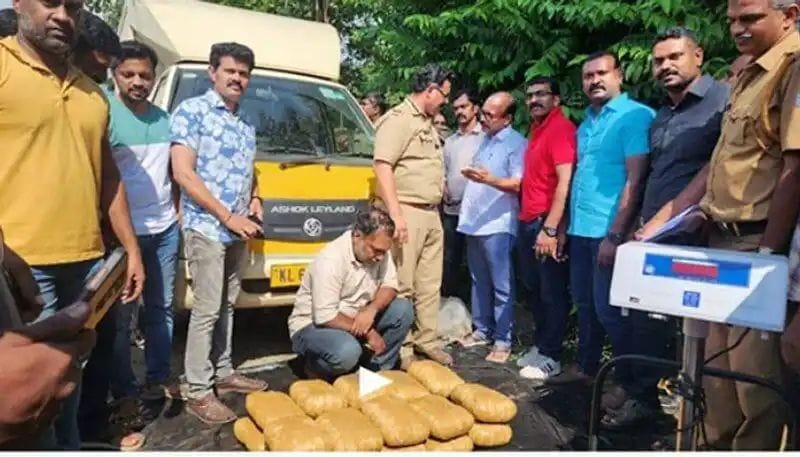 വാളയാർ വഴിയും ലഹരിഒഴുകുന്നു; 42 കിലോ കഞ്ചാവുമായി മലപ്പുറം സ്വദേശി പിടിയിൽ. ഒളിപ്പിച്ചത് രഹസ്യ അറയിൽ