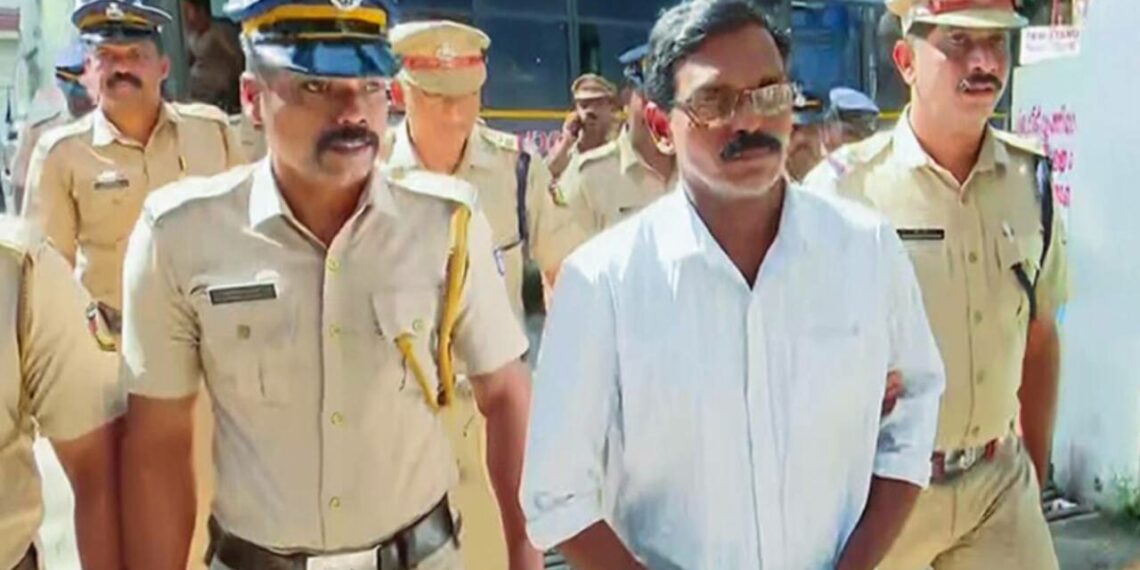 കളമശ്ശേരി സ്ഫോടനം; പ്രതി ഡൊമനിക് മാർട്ടിന്റെ സ്കൂട്ടറിൽ നിന്നും സ്ഫോടനത്തിനുപയോഗിച്ച റിമോർട്ടുകൾ കണ്ടെടുത്തു