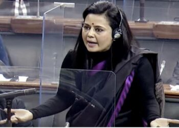 രാത്രി ഫോണ് ചെയ്യുന്നതാരെ എന്നതടക്കം ചോദ്യങ്ങള്; എത്തിക്സ് കമ്മിറ്റി ഹിയറിങ്ങില് നിന്ന് മഹുവ മൊയ്ത്ര ഇറങ്ങിപ്പോയി