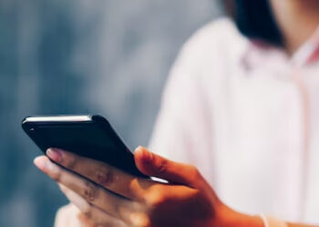 സഹപ്രവർത്തകന്റെ ഫോണിൽ തങ്ങളുടേതടക്കം 13000 നഗ്ന ചിത്രങ്ങൾ; ഞെട്ടലിൽ യുവതികൾ; യുവാവ് അറസ്റ്റിൽ