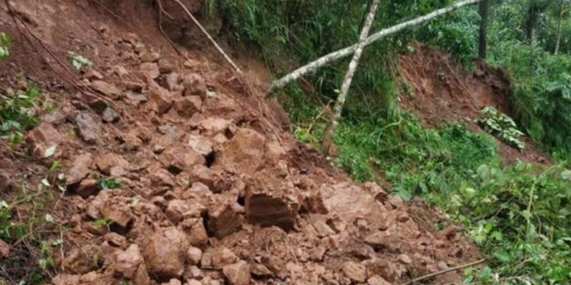 ശാന്തന്‍പാറ പേത്തൊട്ടിയില്‍ ഉരുള്‍പൊട്ടല്‍; രണ്ടു വീടുകള്‍ക്ക് കേടുപാട്