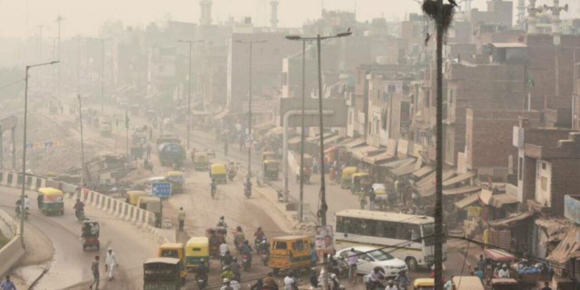 ഡൽഹി വായു മലിനീകരണം: ട്രക്കുകൾ ഒഴികെയുള്ള വാഹനങ്ങൾക്ക് നിയന്ത്രണം