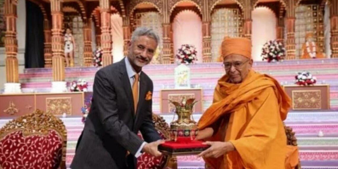 “ഇന്ത്യ ഇന്ന് അതിവേഗം വളരുന്ന വലിയ സമ്പദ്‌വ്യവസ്ഥയാണ്, നല്ല ഭരണമുണ്ട്”; ലണ്ടനിലെ സ്വാമിനാരായണ ക്ഷേത്രത്തിലെത്തി വിദേശകാര്യ മന്ത്രി എസ്‌ ജയശങ്കർ