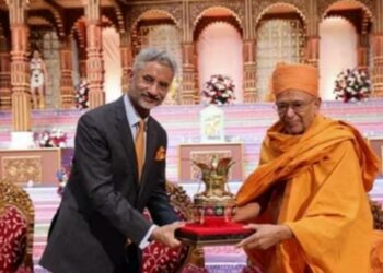 “ഇന്ത്യ ഇന്ന് അതിവേഗം വളരുന്ന വലിയ സമ്പദ്‌വ്യവസ്ഥയാണ്, നല്ല ഭരണമുണ്ട്”; ലണ്ടനിലെ സ്വാമിനാരായണ ക്ഷേത്രത്തിലെത്തി വിദേശകാര്യ മന്ത്രി എസ്‌ ജയശങ്കർ