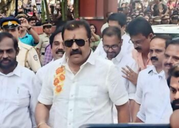 മാധ്യമപ്രവർത്തകയെ അപമാനിച്ചെന്ന കേസ്; സുരേഷ് ഗോപിയെ ചോദ്യം ചെയ്യലിന് ശേഷം നോട്ടീസ് നൽകി വിട്ടയച്ചു; സ്റ്റേഷന് പുറത്ത് വൻ ജനസന്നാഹം