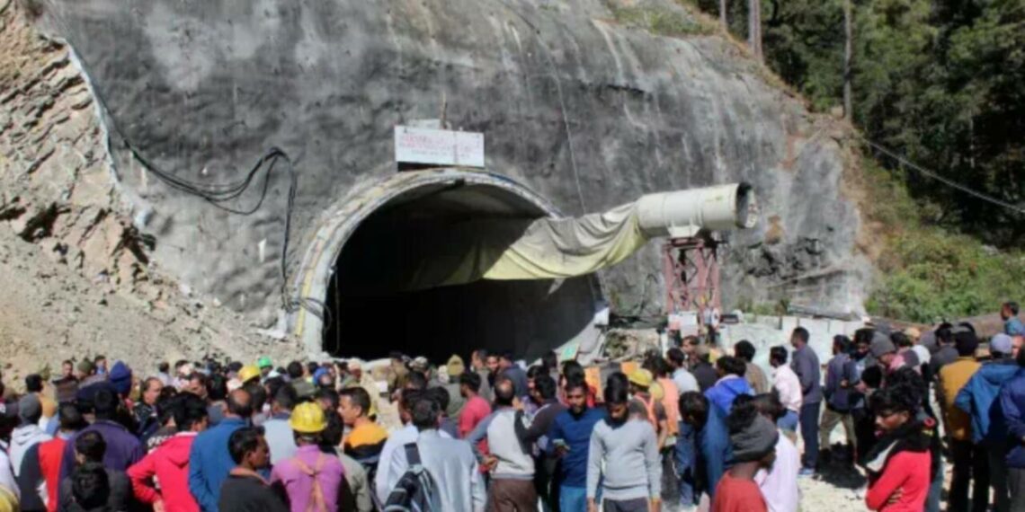 40 തൊഴിലാളികൾ തുരങ്കത്തിൽ കുടുങ്ങിയിട്ട് 96 മണിക്കൂർ; രക്ഷാപ്രവർത്തനം അഞ്ചാം ദിവസത്തിലേക്ക്