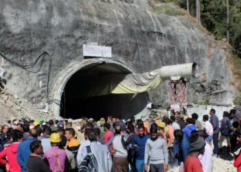 40 തൊഴിലാളികൾ തുരങ്കത്തിൽ കുടുങ്ങിയിട്ട് 96 മണിക്കൂർ; രക്ഷാപ്രവർത്തനം അഞ്ചാം ദിവസത്തിലേക്ക്