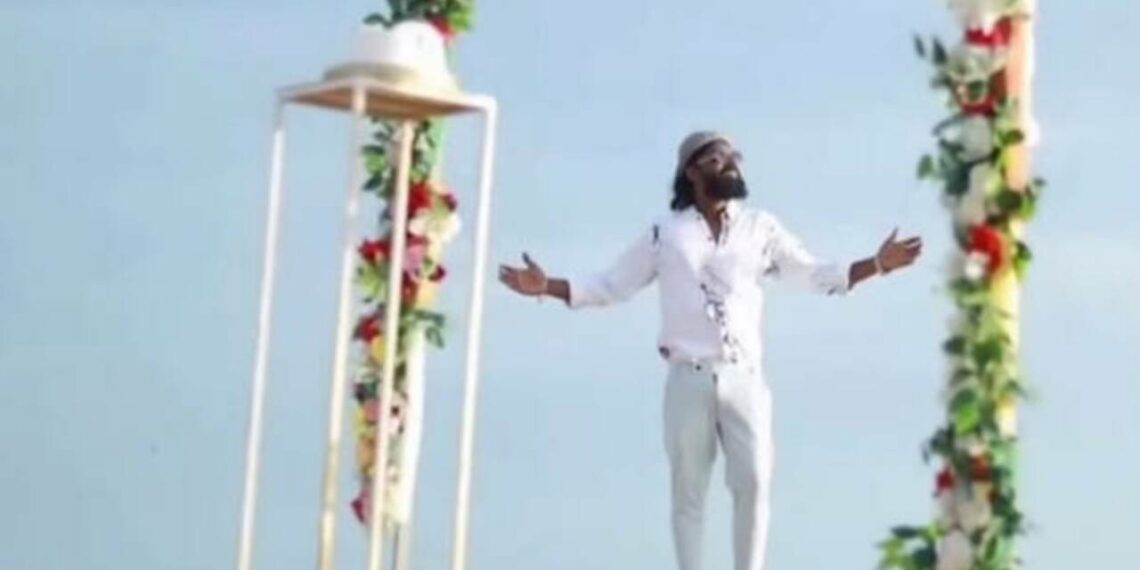 വിവാഹമോചനം നേടി; മുടി മുറിച്ച്, കേക്കും, പാട്ടും, ഡാൻസുമായി ആഘോഷം. ചിത്രങ്ങൾ സോഷ്യൽ മീഡിയയിൽ വൈറൽ