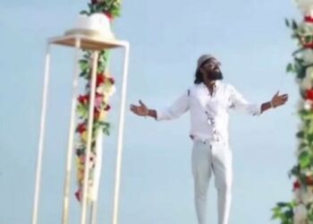 വിവാഹമോചനം നേടി; മുടി മുറിച്ച്, കേക്കും, പാട്ടും, ഡാൻസുമായി ആഘോഷം. ചിത്രങ്ങൾ സോഷ്യൽ മീഡിയയിൽ വൈറൽ