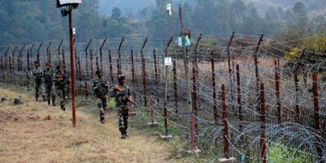 രജൗരിയിൽ വീണ്ടും ഏറ്റുമുട്ടൽ; 2 ഭീകരരെ സൈന്യം വളഞ്ഞു