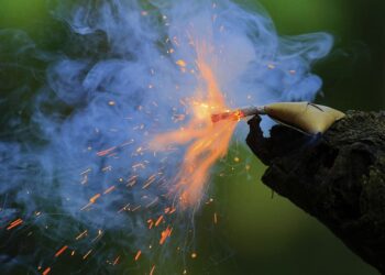 സംസ്ഥാനത്ത് ദീപാവലി ആഘോഷങ്ങൾക്ക് നിയന്ത്രണം; പടക്കം പൊട്ടിക്കാൻ അനുമതി രാത്രി രണ്ട് മണിക്കൂർ