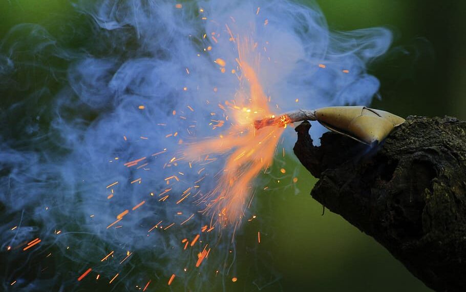 സംസ്ഥാനത്ത് ദീപാവലി ആഘോഷങ്ങൾക്ക്  നിയന്ത്രണം; പടക്കം പൊട്ടിക്കാൻ അനുമതി രാത്രി രണ്ട് മണിക്കൂർ