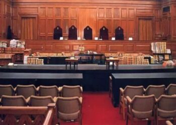 ‘മൈ ലോഡ്’ എന്ന് വിളിക്കാതിരുന്നാൽ ശമ്പളത്തിന്റെ പകുതി തരാമെന്ന് അഭിഭാഷകരോട് സുപ്രിംകോടതി