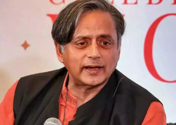 കേരളത്തിൽ ബിസിനസ്സ് സംരംഭം തുടങ്ങാൻ 200 ദിവസം! കഴിവുള്ളവർ ജോലിയില്ലാതെ വലയുന്നു, പത്ത് ലക്ഷം യുവാക്കൾ നാട് വിടും ; ശശി തരൂർ