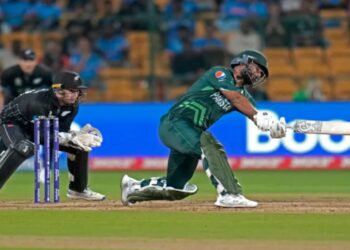 മഴയിൽ തകർന്ന് കിവീസ്; ഡക്ക്വര്ത്ത് ലൂയിസ് നിയമപ്രകാരം പാകിസ്താന് വിജയം