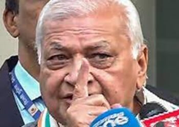 നവകേരള യാത്രകൊണ്ട് എന്ത് പ്രയോജനം?; സാമ്പത്തിക പ്രതിസന്ധിക്ക് കാരണം സര്‍ക്കാര്‍ നയമെന്ന് വിമര്‍ശിച്ച് ഗവര്‍ണര്‍