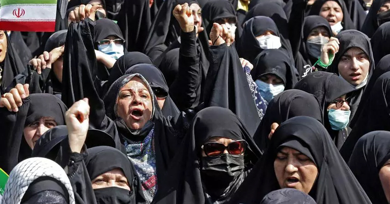 വനിതകളുടെ പോരാട്ടത്തിന് മുന്നിൽ മുട്ടുമടക്കി ഇസ്ലാമിക ഭരണകൂടം; ഫുട്ബോൾ മത്സരം കാണാൻ ഇറാൻ വനിതകൾക്ക് അനുമതി