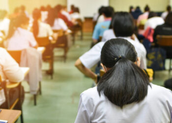 No 1; സ്വന്തം പേര് തെറ്റില്ലാതെ എഴുതാൻ അറിയാത്തവർക്കും, അക്ഷരം കൂട്ടിവായിക്കാൻ അറിയാത്തവർക്കും എ യും , എ പ്ലസും; ഇത് ചതിയാണ് : വിദ്യാഭ്യാസ ഡയറക്ടർ