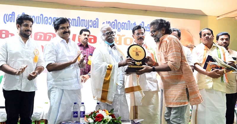 കര്‍മ്മ ശ്രേഷ്ഠാ പുരസ്‌കാരം കാവാലം ശശികുമാറിന് സമ്മാനിച്ചു