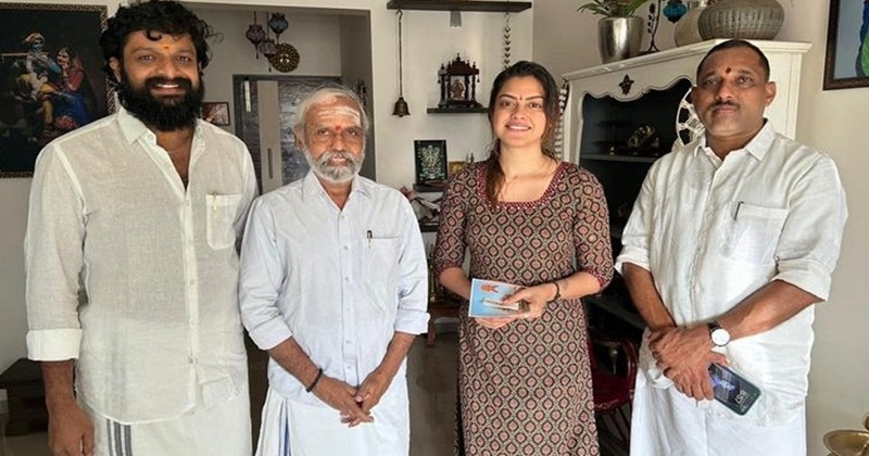 ശ്രീരാമക്ഷേത്ര പ്രാണ പ്രതിഷ്ഠ: അക്ഷതം സ്വീകരിച്ച് നടി അനുശ്രീ