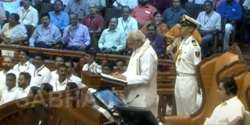 നയപ്രഖ്യാപന പ്രസംഗം ഒറ്റ മിനുട്ടിൽ അവസാനിപ്പിച്ച് ഗവർണ്ണർ ; സർക്കാർ ഗവർണർ പോര് മുറുകുന്നു