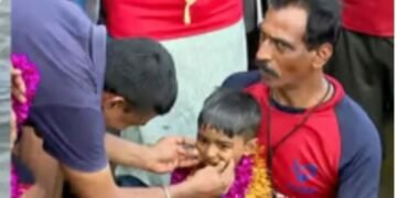 പെരിയാറിന് കുറുകെ നീന്തി; റെക്കോർഡിട്ട് അഞ്ച് വയസുകാരൻ
