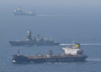 കടൽക്കൊള്ളക്കാർ റാഞ്ചിയ ലൈബീരിയൻ കപ്പൽ ഇന്ത്യ മോചിപ്പിച്ചു; കൊള്ളക്കാരെ  നേരിട്ടത് മാർക്കോസ് കമാൻഡോ സംഘം